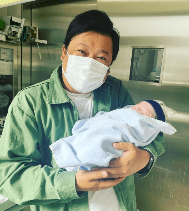 自称カープ芸人⚾︎、第二子👶男児誕生❣️ボールボーイ佐竹に祝福いいいね❤️