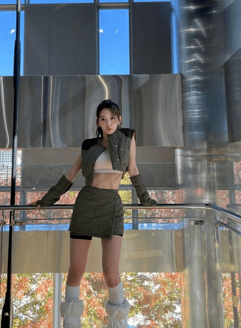 ❤️元AKB48の宮脇咲良、「凄すぎる💦」美✨腹筋靡かせ🇰🇷韓国で大活躍❣️