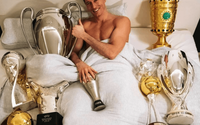 ⚽️レバンドフスキ、またまた受賞で美人妻❤️が話題に