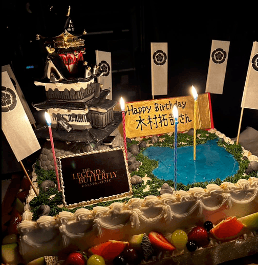 まもなく50歳🎂木村拓哉 「安土城を形取ったケーキ」披露し😵大反響❣️