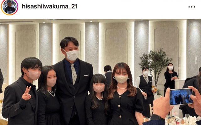 ⚾️岩隈久志、顔出し😍家族ショット反響「息子が14歳になりました！」