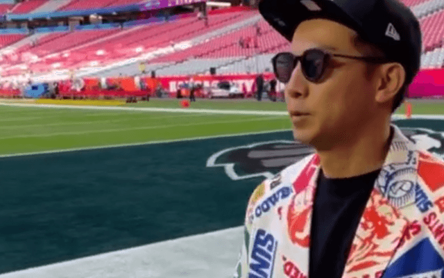 🇺🇸綾部祐二、スーパーボウルへ突っ込み殺到⁉️「なんでそこ入れるの⁉️」「スーパーボール😵スゲー💦」