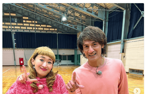 丸山桂里奈のモノマネ❤️沙羅、夫と「分身ロケしてきました⚽️❣️🔥」