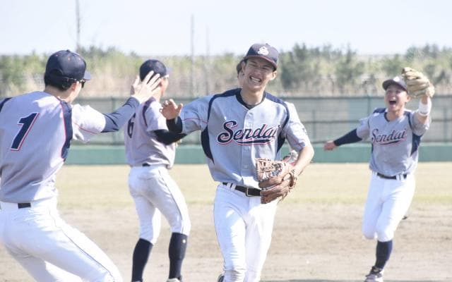 “人生初本塁打”が9回逆転満塁弾　東北地区大学軟式野球春季リーグ開幕戦で光った、「活躍できる場所」を見つけた男たちの奮闘劇