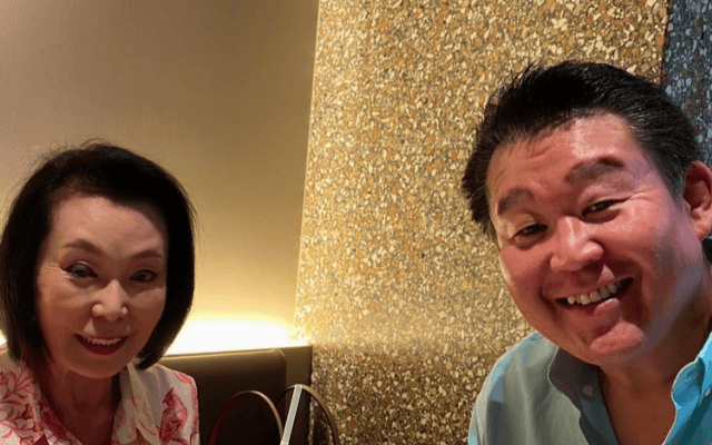 「母を誘って一緒に夕食です😄」元横綱・若乃花の花田虎上、🌹母の日を前に家族ショットが話題に✨