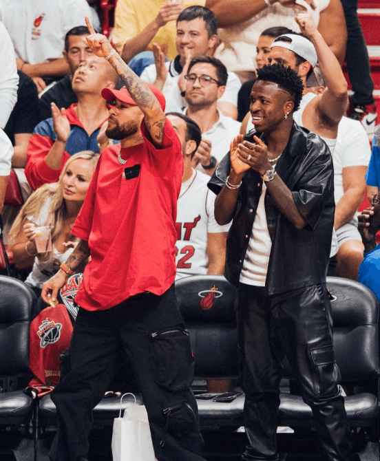 ⚽️ネイマール＆ヴィニシウス、大興奮⁉️NBA🏀ファイナル〜第5戦は日本時間13日🔥