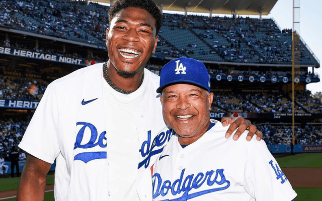 🏀八村塁、ドジャース始球式でロバーツ監督のミットにノーバウンド送球⚾️大成功❣️