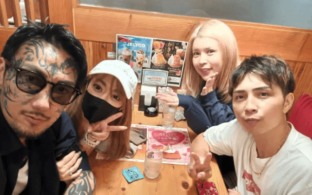 「4人でコメダへ⁡⁡。⁡大爆笑」瓜田純士、坂口杏里💖夫妻と😵激レア💦ショット⁉️アウトローのカリスマ🔥が笑顔⁉️