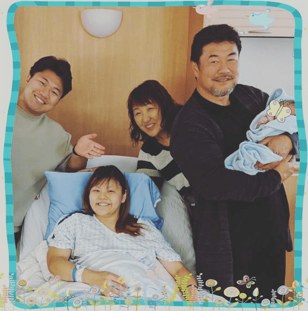 カナダで初孫👶誕生❣️北斗晶「昨日産んだのに今日退院😱💦」ほのぼの家族写真に👍いいね続々💖