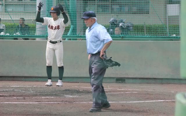 大阪の高校野球を練習試合から支える　75歳の審判、尽きぬ情熱