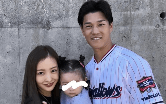 🌈板野友美「ヤクルトキャンプへ🌺」突如😳娘の顔隠し📸家族ショットに変化か⁉️