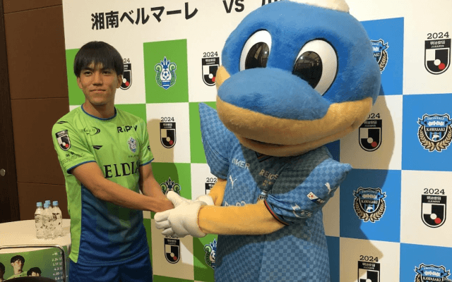🤣ネットややウケ⁉️〇〇登壇でJ開幕前の川崎サポ、笑顔の輪✨