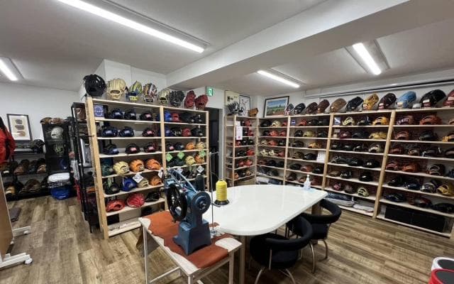 「グローブにも第二、第三の人生を歩んで欲しい」野球グローブの修理・リメイク専門店Re-Birth