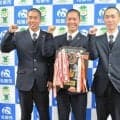 三重高校選手ら、「一戦必勝」　選抜前に地元の松阪市役所訪問