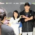 日本ハム・新庄監督が台湾で撮影会　現地ファン感激