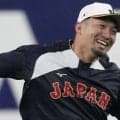 「スゲー弾道」に衝撃　鈴木誠也が“お茶立て”新パフォ披露の特大弾に「やはり神ってる」同級生・大谷翔平も笑顔【侍ジャパン】