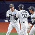 阪神・ドラ３岡城がプロ初安打＆初適時打　若虎躍動！八回一挙４得点　試合前に岡本、村上の打撃を撮影「参考に」