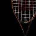 名器を「嗜む」という選択。最新よりも物語を持つ一本を──クラシックな道具が教えてくれるテニスの楽しみ方
