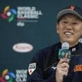 【WBC】井端監督「5本しか飲んでない」安打や得点で披露「お茶ポーズ」の大量おかわりを期待