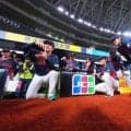 大谷からのダメ出しで奮闘中…侍ベンチに“異変”　後ろのコーチに爆笑「寿司握ってる」
