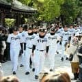 阪神タイガースが西宮神社で必勝祈願　村上頌樹投手は絵馬に「熱覇」
