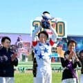 横山武史騎手も祝福「馬に乗っている姿は超一流で、格好良くて、憧れの人」　横山典弘騎手がＪＲＡ通算３０００勝　