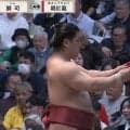 いきなり力士が“マッスルポーズ”を披露 隆起した筋肉美に「おぉ」館内どよめき
