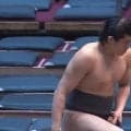 「すごいイケメン力士きた」「いい体してる」序二段“ざんばら”力士が話題 66.8キロ差の巨漢を圧倒