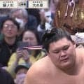 腹から落ちた大の里、辛くも残った豊昇龍 明暗“くっきり”両横綱の差は「精神状態」か 識者は大の里の“異変”も指摘