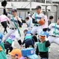 「優勝してくるよ」　選抜控えた横浜高校、園児と交流