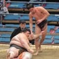 １２３キロ体重差制し初白星　７６・３キロの細マッチョ幕下・山藤、１９９キロ巨漢・安芸乃山を下手ひねりでころがす「相手が重くて、自分が動いたら転がった感じ」