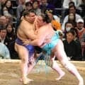 ３６歳、高安が無傷の４連勝！「相撲を取れる喜びを噛み締めて精いっぱい」大関琴桜との全勝対決制し充実顔