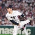【WBC】北山亘基と大勢の海辺オフショット公開　“カメラマン”隅田知一郎が投稿