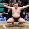 炎鵬、初黒星で２勝１敗　24歳新鋭の圧力に屈する　かつての師匠白鵬翔さんのエールには感謝