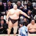 朝乃山が今場所初の連勝「後輩に負けたくない気持ちで」同じ近大出身の錦富士から初白星