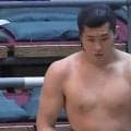 「力士というよりモデル」「何、このイケメン」18歳力士の立派な体躯に驚きの声 見事な切り返しで全勝死守