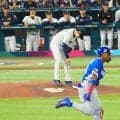 侍J・山本由伸、わずか2球で被弾　WBC準々決勝で先頭アクーニャJr.に…マイアミ熱狂