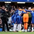 【珍事】チェルシー、試合前の円陣の中央に主審「完全にフリーズ」「意味不明」「バグ？」と話題