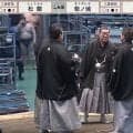 大相撲で取り直し→再び物言いの“珍事” デジャブのような光景に「みんな笑てる」「リプレイを見てるみたい」館内どよめきと拍手