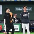 楽天マエケンがカープ時代の同僚、丸と談笑　則本と肩を組んで交流する様子も