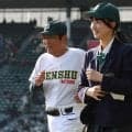 ７７歳１１カ月４日の専大松戸・持丸監督「甲子園の校歌って本当にいいな」　穏やかな笑み　センバツ最年長監督勝利記録
