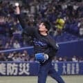 【中日】声優の島崎信長が始球式　ワンバン投球も笑顔　ドアラとの共演で場内沸かせる