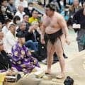 霧島が好成績続け大関返り咲きへ　大相撲春場所で14場所ぶり優勝