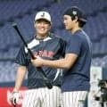 ＷＢＣでの大谷の打撃の助言は？村上が鳥谷氏に明かす「肩と肘の位置」　ベンチでの姿が話題に
