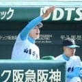 山梨学院　プロ注目の二刀流・菰田はベンチから大声　逆転勝利へ仲間を鼓舞　試合前練習はノッカーの補助役