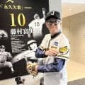 阪神２軍「ジャガーズ」復刻ユニ着用　マーク監修デザイナー・大森正樹氏が始球式「眠りから覚めた」と球団に感謝