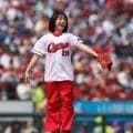 カープ戦始球式で話題の１８歳女優　グラブはレジェンドの刺しゅう入り「お借りできて光栄でした」
