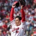 広島　栗林良吏の完全試合途絶える　八回先頭で細川に中前打を浴びる　直前の打席で「頑張れ栗林！」の異例チャントも　無死一塁のピンチは鮮やかに脱出