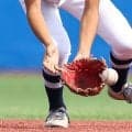 ゴロは体の「左側で捕れ」は古い？　正確捕球→スピード送球に導く“重心位置”