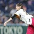 ポケモン好き人気女優が巨人戦で始球式　サウスポーから「モンスターボール」投球　場内沸く